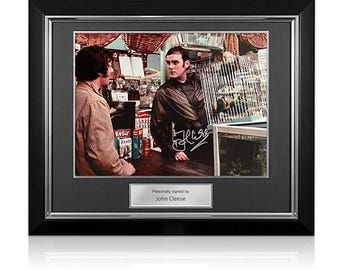 ブリー・ラーソン直筆サイン入りキャプテン・マーベルポスター - Etsy 日本