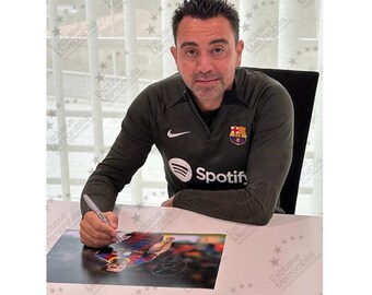 シャビ・エルナンデスのサイン入りバルセロナサッカー写真 - Etsy 日本
