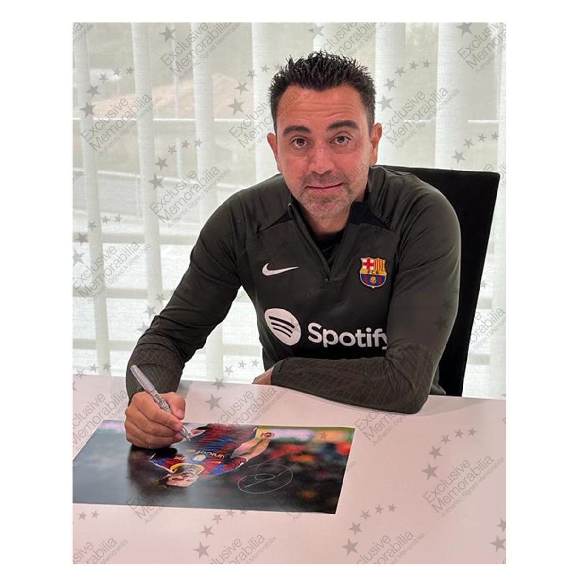 シャビ・エルナンデスのサイン入りバルセロナサッカー写真 - Etsy 日本