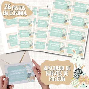Può includere: Un set di 26 indizi per la caccia alle uova di Pasqua in spagnolo. Gli indizi sono stampati su carte blu chiaro e bianche con un'illustrazione di un coniglio. Le carte sono decorate con un motivo a chevron. Il testo sulle carte dice "26 Pistas en Espanol".