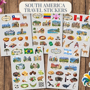 Puede incluir: Una colección de pegatinas de viaje sobre Sudamérica que incluye cinco hojas con ilustraciones de banderas nacionales, monumentos, comida, animales y objetos culturales de Chile, Colombia, Perú, Brasil y Argentina, además de pegatinas troqueladas.