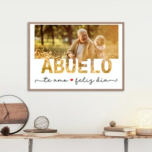 Puede incluir: Una impresi&oacute;n enmarcada con una foto de un abuelo y un nieto en un campo. El texto "ABUELO te amo &hearts; feliz dia" est&aacute; impreso debajo de la foto.
