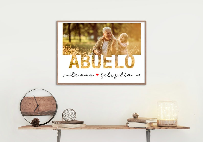 Puede incluir: Una impresi&oacute;n enmarcada con una foto de un abuelo y un nieto en un campo. El texto "ABUELO te amo &hearts; feliz dia" est&aacute; impreso debajo de la foto.