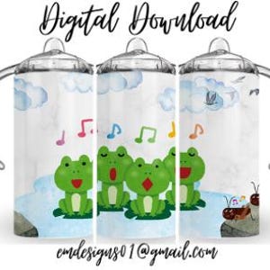 Op de afbeelding: Drie groene kikkers met gesloten ogen zingen op waterlelies in een blauwe vijver. De kikkers worden omringd door witte wolken en muzieknoten. Een kleine bruine mier zit op een rots rechts van de kikkers.