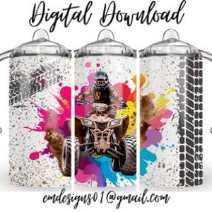 Puede incluir: Tres botellas de agua de acero inoxidable con un diseño de descarga digital. La botella central presenta a una persona montando un quad con salpicaduras de pintura coloridas. Las otras botellas tienen diseños de huellas de neumáticos y el texto "Digital Download" y "emdesigns01@gmail.com".