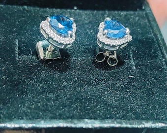 人工ブルー＆ホワイトサファイアハートスタッドピアス .925シルバー 