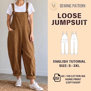 Può includere: Un cartamodello per tuta ampia marrone con t-shirt bianca, spalline annodate e due tasche frontali. Il testo recita SEWING PATTERN LOOSE JUMPSUIT, ENGLISH TUTORIAL, SIZE: S-3XL, e PDF A4 / US LETTER/A0 HOME PRINT COPYSHOP.