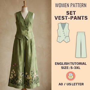Può includere: Un completo verde in lino composto da gilet e pantaloni a gamba larga, esposto su un manichino. I pantaloni presentano ricami floreali sull'orlo. L'immagine include anche un diagramma del gilet e dei pantaloni e il testo "Women Pattern Set Vest-Pants" e "English Tutorial Size: S-3XL".