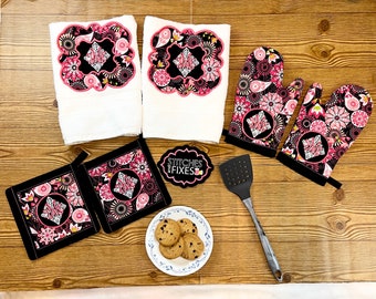 Custom Handmade Pot Holder Set Custom Embroidery Dish Towel and Oven Mittens For Mothers Day Gift Kitchen Baking Mittens Housewarming Gift