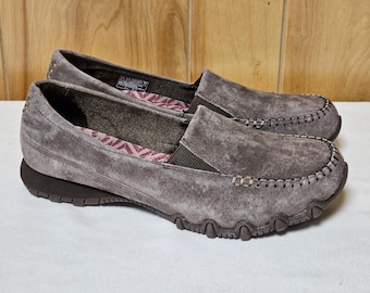 New Skechers Bikers Pedestrian Womens Shoes Size 9.5 Chocolate Brown Suede Comfort Shoes Slip-on Moccasins Driving Travel