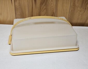 Vtg Tupperware Rectangular Sheet Cake Taker Carrier Harvest Gold 9 x 13 w/Handle