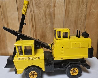 Vintage 1970s Yellow Tonka Mighty Shovel Pressed Steel Wheels And Boom Rotate Collectible Metal Vehicle Construction Truck