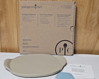 Pampered Chef 100252 Medium Pizza Stone Baking Stoneware USA NEW