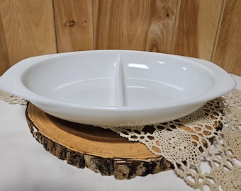 Vaso de leche Pyrex vintage 1063 de ópalo blanco, ovalado, de 1,5 cuartos, con compartimentos para servir.