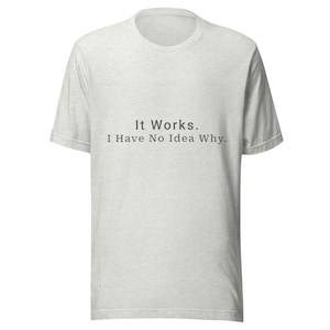 Het werkt, ik heb geen idee waarom T-shirt programmeur | Cadeau Vibe Coding-ontwikkelaar | Humor software-ingenieur | Coder Nerd-T-shirt
