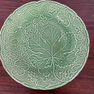 1 Green majolica plate