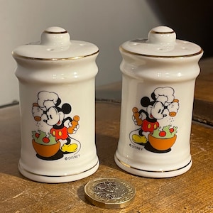 Vintage Micky the mouse salt & pepper shakers very rare Disney
