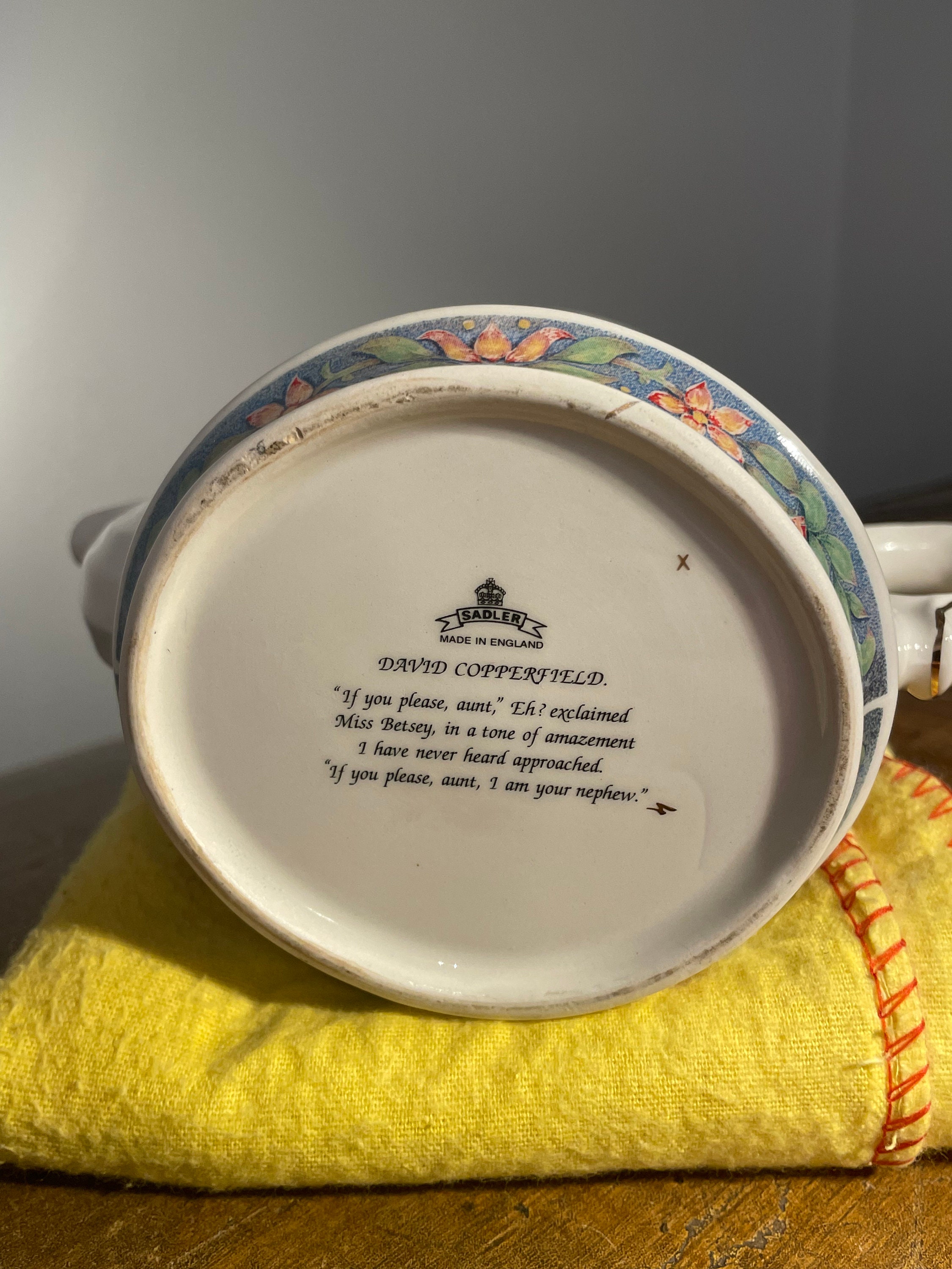 Sadler Teapot Gold Trim, Charles Dickens Teapot, Sadler David