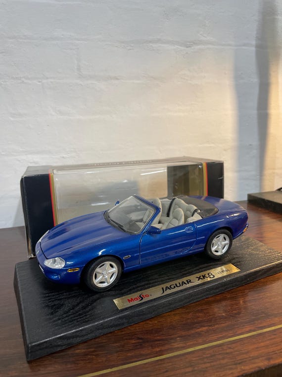 Rare Maisto Jaguar XK8 31836 Special Edition 1:18 Scale Die Cast