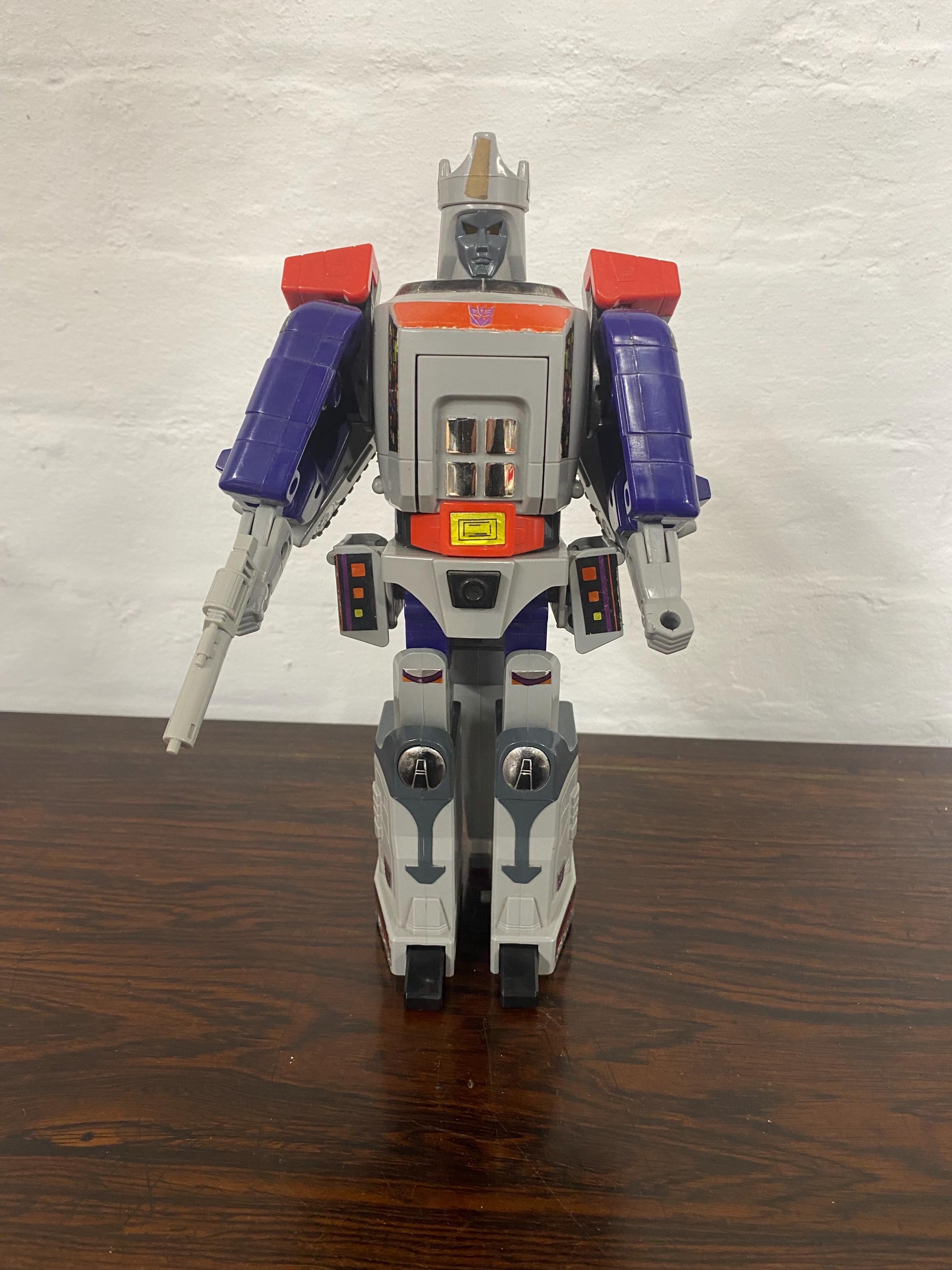 Transformers Legacy United: lleno de personajes a lo largo de la historia  de los Transformers - ¡todo desde Rescue Bots hasta Cyberverse hasta Beast  Wars Neo! transformadores, image size:2250x3000