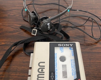 RARO lettore di cassette Walkman SONY WM 24 modello vintage 1985