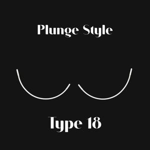 Può includere: Un grafico nero con il testo bianco Plunge Style in alto e Type 18 in basso. Al centro, due linee curve bianche si specchiano, formando un contorno simmetrico a forma di U sullo sfondo nero uniforme dell'immagine presentata.