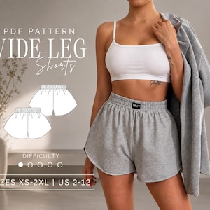 Puede incluir: Un patrón en PDF para pantalones cortos de pierna ancha con una superposición de texto blanco que dice PDF PATTERN WIDE-LEG SHORTS, SIZES XS-2XL | US 2-12 y DIFFICULTY. La imagen muestra un dibujo técnico de los pantalones junto a unos grises.