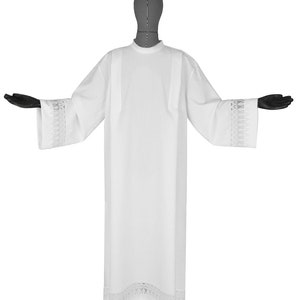 Traditionelle Priesteralbe, exklusive Alben, Gewänderalben, Alben für Priester, Alben für liturgische Gewänder.
