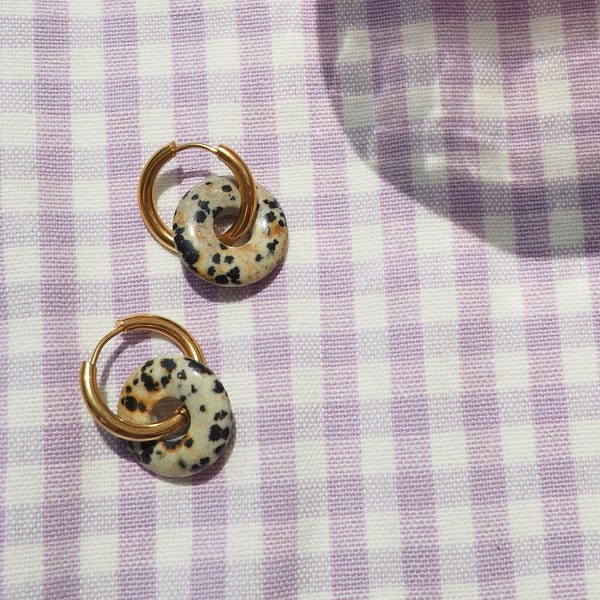 Boucles d'oreilles / créole acier inoxydable et donut jaspe dalmatien