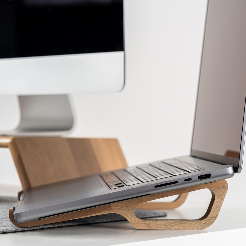 Support pour ordinateur portable en bois, Support pour ordinateur portable pour bureau, Support pour ordinateur portable portable, Support pour ordinateur portable pour bureau, Support pour Macbook, Télétravail, Station d'accueil en bois pour ordinateur portable Walnut