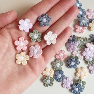 Mini-écussons en tissu fleuris : appliqués à coudre, lot de 12