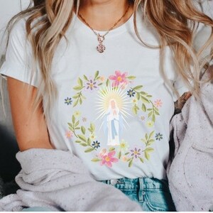 Marian Shirt, Catholic Shirt, Catholic Gift, Catholic Tee, Catholic T-shirt, Mary Shirt, Mary Tee, Mary T-shirt, Catholic Women Gift