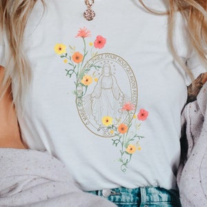 Marian Catholic Shirt, Mary T-shirt, Womens Catholic Tee, Catholic T-Shirt, Mary Shirt, Catholic Apparel, Trad, Catholic Gift