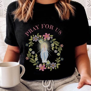 Marian Catholic Shirt, Mary T-shirt, Womens Catholic Tee, Catholic T-Shirt, Mary Shirt, Catholic Apparel, Trad, Catholic Gift