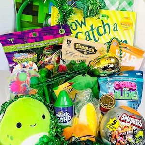 ST PATRICKS DAY Gift Box for Kids * Boy or Girl Gift basket -Plush, Toys, Fidgets, Jewelry & Games * Many Styles! Green Gift