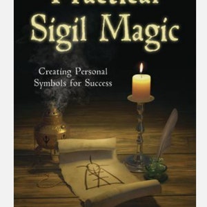 Könnte beinhalten: Ein Buch mit dem Titel "Praktische Sigilmagie: Persönliche Symbole für den Erfolg schaffen" von Frater U::D::. Das Cover zeigt eine brennende Kerze auf einem silbernen Kerzenleuchter, ein zusammengerolltes Pergament mit einem darauf gezeichneten Sigil und einen kleinen Räucherofen.