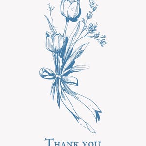 K&ouml;nnte beinhalten: Blau-Tinte-Illustration eines Blumenstrau&szlig;es mit Tulpen, gebunden mit einem Band. Darunter steht &bdquo;THANK YOU&ldquo;, mit Text zur Beschreibung des Designs f&uuml;r elegante Projekte, Schreibwaren und Collage-Kunst.