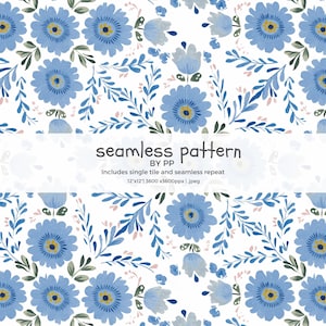 Puede incluir: Un patrón sin costuras con flores azules de acuarela con centros amarillos y hojas verdes sobre un fondo blanco. El diseño incluye el texto "seamless pattern BY PP" y otros detalles.