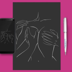 Puede incluir: Un dibujo en blanco y negro de dos manos sosteniendo la espalda de una persona. El dibujo está sobre un fondo negro.