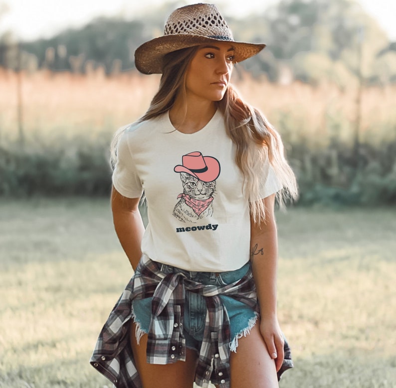 Meowdy Shirt, Cat with Pink Cowboy Hat Shirt - Funny Meme T-Shirt for Cat Lovers, Gift for Cat Moms, Trendy Shirts for Country Girls Natural