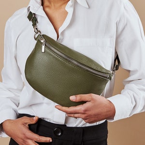 FOREST GREEN LEATHER CROSSBODY PURSE
