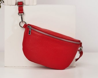 Sac banane en cuir rouge, sac banane avec initiales personnalisées et porte-clés portefeuille, petit sac à bandoulière en cuir avec 2 tailles, cadeau mère