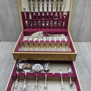 1847 Rogers Bros IS Silverplate Heritage 1953 Flatware 71 PC With Box MCM Silver