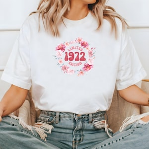 Limited Edition 1972 Birthday Shirt, Floral Wreath Vintage 53th Birthday Tee for Women, Retro Born in 1972 Gift Idea, 1972 Floral T-Shirt