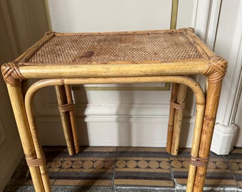 Franskt vintage bambu rotting litet soff- eller sidobord elegant och elegant
