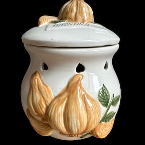Vintage French ‘oignons’ onions jar with lid - white - ceramic - decorative kitchen storage - farmhouse kitchen - European - rustic