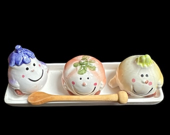 Franska vintage keramiska grönsaksshakers, rustik köksinredning