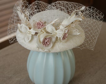 White Fascinator Hat - Pearl Floral Lace Birdcage Wedding Hat - Women Pillbox Headpiece - Bridal Mesh Hat - Tea Party Clip Hat