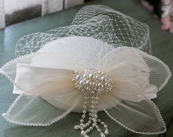 Fascinator Hat with Veil - Birdcage Feather Wedding Hat - Headpiece Bridal Mesh Hat - White Lace Bow Women Tea Party Pillbox Hat
