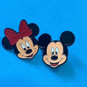 Enamel Pin bundle| Disney Mickey & Minnie bundle | Lapel pins| Cute Funny Gift | Disneyland pin y2k millennials Gen z